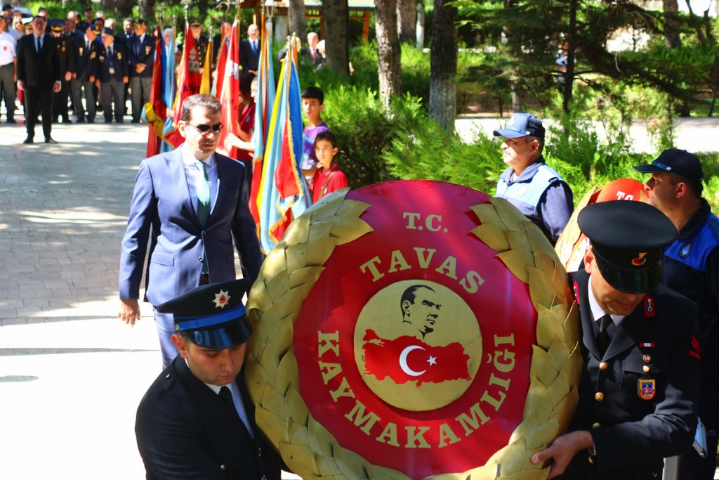 Kaymakamımız Mutlu KÖKSAL, 19 Eylül Gaziler Günü Nedeniyle Düzenlenen Çelenk Sunma Törenine Katıldı.